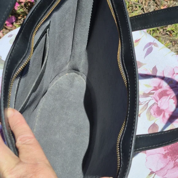 LOUIS VUITTON SAINT JACQUES Textured TOTE - Picture 15 of 16